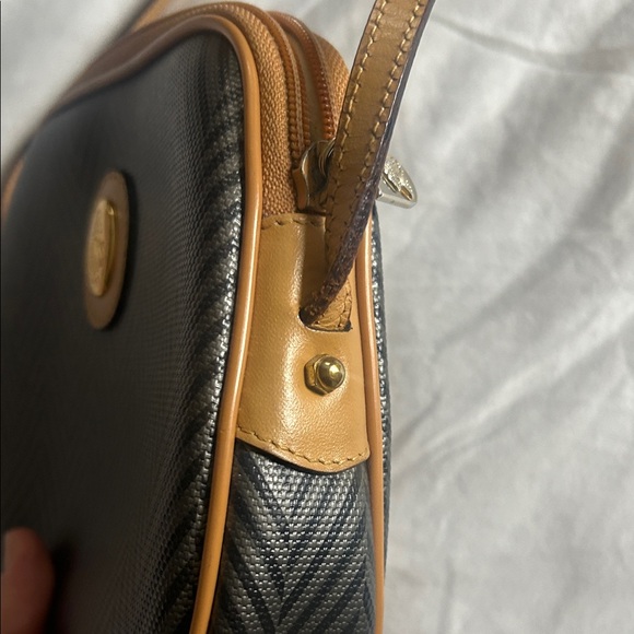 Mark Cross Elegant Black and Tan Crossbody Bag - Picture 3 of 10